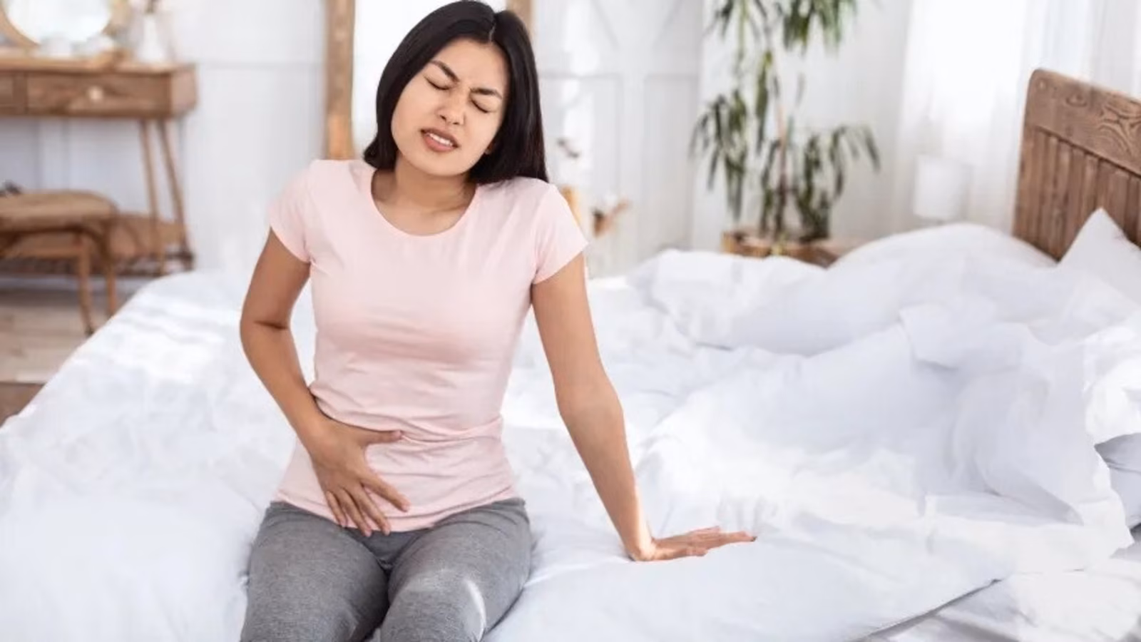 4 حلول سحرية للتخلص من انتفاخات القولون.. تمتعي بالراحة طوال اليوم