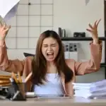 6 نصائح للتعامل مع نوبات الغضب خلال العمل.. حافظي على هدوئك