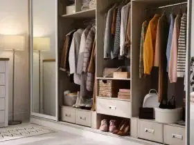 ترتيب خزانة الملابس بذكاء.. خطوات نحو تنظيم أفضل وحياة أسهل