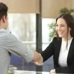 هل الصدق هو دائمًا أفضل سياسة في العلاقة؟ خبراء يوضحون