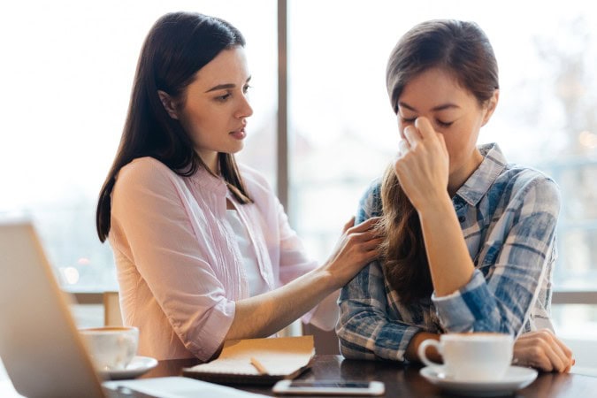 كيف تعاتبين صديقتك المقربة على خطأ ارتكبته في حقك؟.. 5 نصائح عليكِ اتباعها
