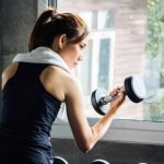 هل رفع الأثقال يضر بالعضلات؟.. بين المعتقدات الخاطئة والفوائد الحقيقية