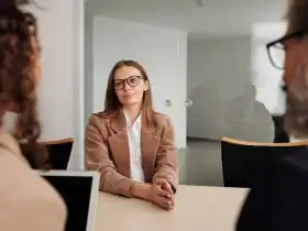 الثقة بالنفس: مهارة العصر الحديث وسلاح النجاح النفسي والاجتماعي