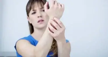 أسباب هشام العظام وأعراض الإصابة.. اتبعي هذه النصائح لتجنبها