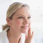 6 عادات يجب على النساء فوق سن الخمسين ممارستها يوميًا لحياة أطول وأكثر صحة