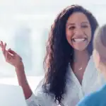 قوة التفاوض.. نصائح عملية للمرأة لطلب الزيادة في الراتب والحصول على التقدير