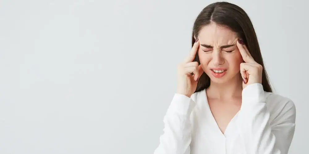 لماذا يؤثر التوتر على النساء أكثر؟ الحقيقة الهرمونية التي يجب أن تعرفها