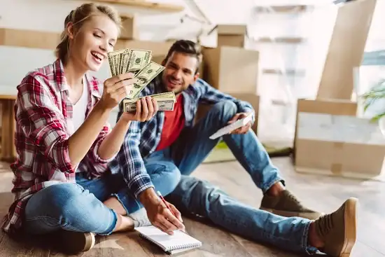 كيف تشجعين زوجك على الادخار؟.. لا تشعريه بالتحكم