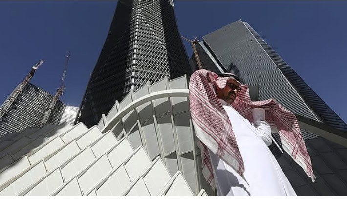 السعودية تسجل رقماً قياسياً في التوظيف وتخفض البطالة لمستوى تاريخي