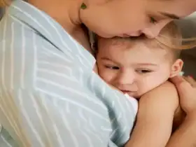 طفلك كثير البكاء؟.. اتبعي هذه الطريقة في التعامل معه