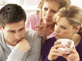 تدخلات الأهل في المشكلات الزوجية قد تزيدها تعقيدًا.. إليكِ كيفية التعامل معها