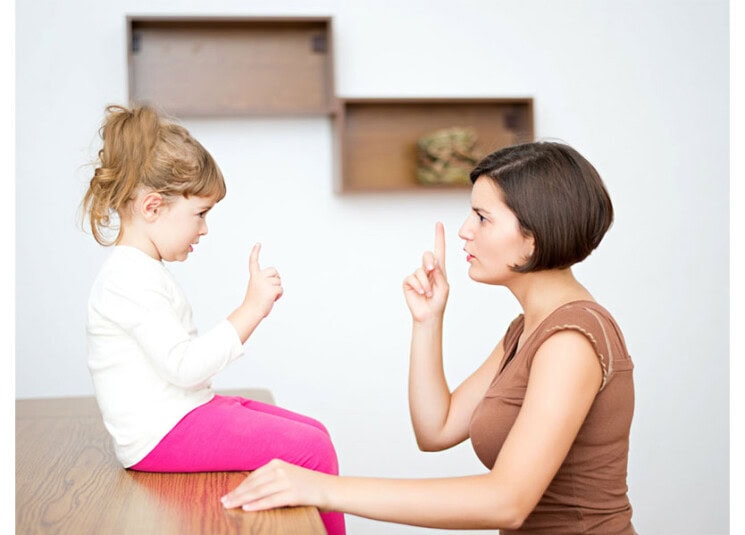 كيف تتعاملين مع ابنك إذ كذب عليكِ؟.. كوني حازمة ولكن تجنبي إحراجه