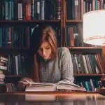 هل المعرفة تعد هدفا أم وسيلة لتحقيق غاية أعمق؟.. إليكِ كيفية تحقيق التوازن بين الغرضين