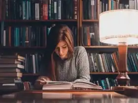 هل المعرفة تعد هدفا أم وسيلة لتحقيق غاية أعمق؟.. إليكِ كيفية تحقيق التوازن بين الغرضين