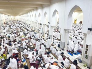 ترجمة خطبة الجمعة الاعياد إلى 15 لغة عالمية لترسيخ الوسطية ونشر الهداية