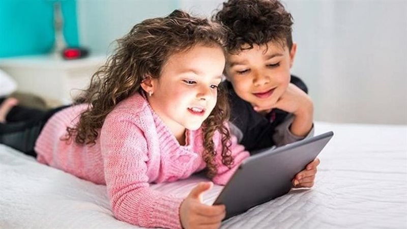 الإفراط في استخدام الشاشات يهدد صحة القلب لدى الأطفال والمراهقين