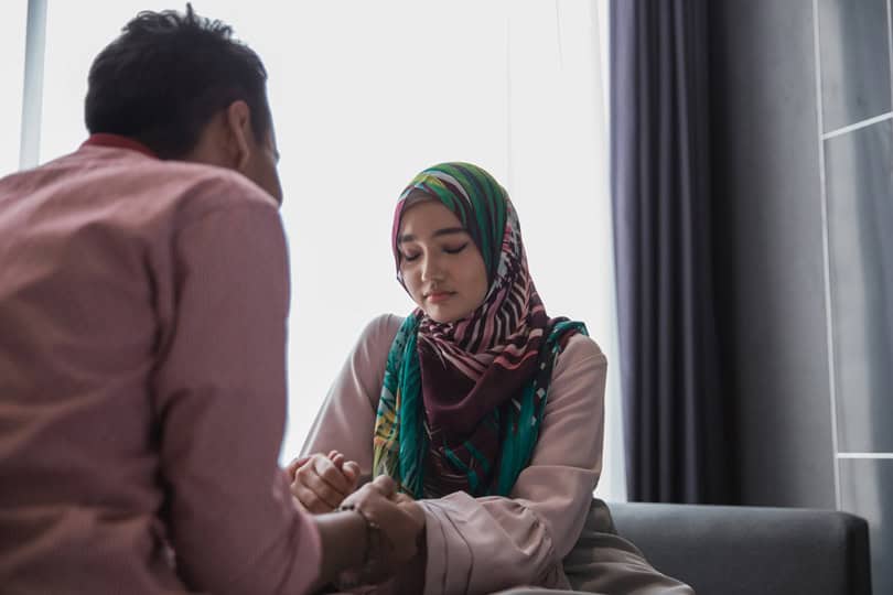 بين الحب والشك: الغيرة الصحية والغيرة المرضية