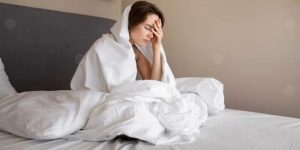 كيف يؤثر النوم والقلق على صحة البشرة ..علاقة معقدة