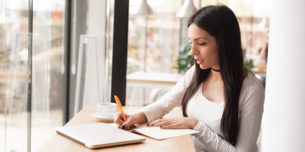 تلامسي مع قلوبهن بخطوات بسيطة.. دليلكِ لصناعة محتوى يحكي قصص النساء