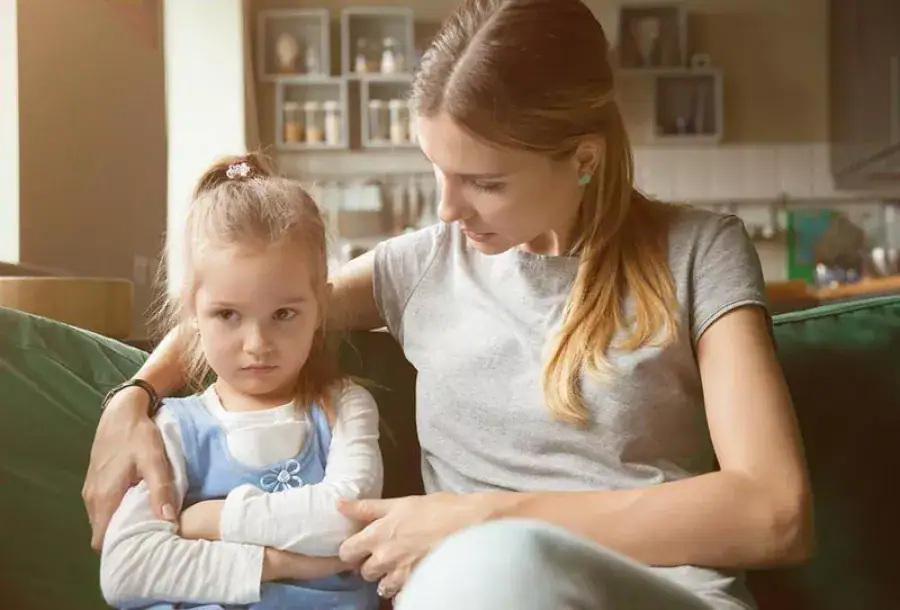 كيف ترفضين طلبات طفلك الخاطئة دون أن تشعريه بالقسوة؟