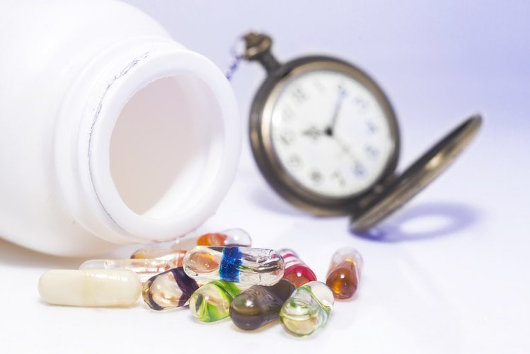أسرار التوقيت في عالم الأدوية.. لماذا يجب تناول بعض العلاجات صباحًا وأخرى مساءً؟