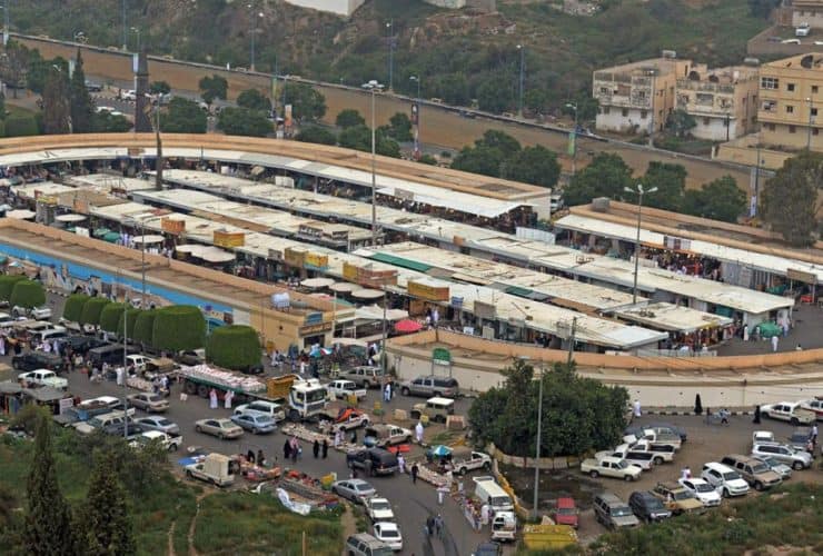 سوق الثلاثاء الشعبي في أبها.. رحلة إلى قلب الأصالة والتراث