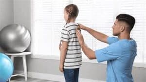 مشاكل العمود الفقري عند الأطفال: دليل شامل