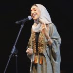 من هي زينة عماد؟.. نجمة صاعدة تخطف الأنظار في سماء الأغنية السعودية