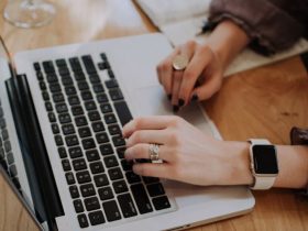 كيف نتعامل مع العلامات التجارية ونبني الثقة عبر الإنترنت؟.. اتبعي هذه النصائح
