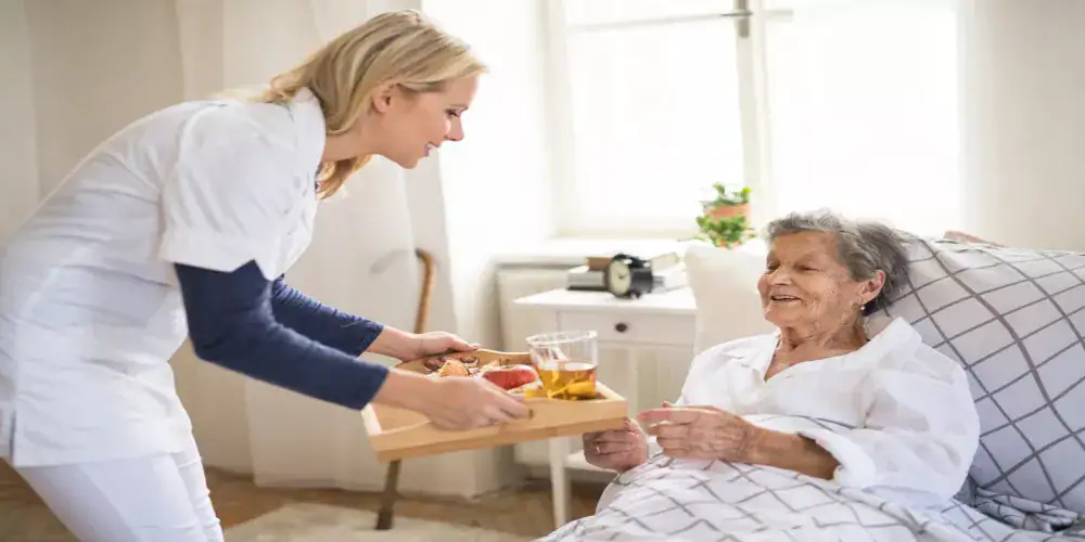 تحول شامل في رعاية كبار السن.. وزارة الموارد البشرية تطلق نموذجًا تمكينيًا مستدامًا