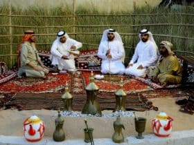 العولمة.. موجة عاتية أم فرصة ثمينة للحفاظ على الهوية العربية؟