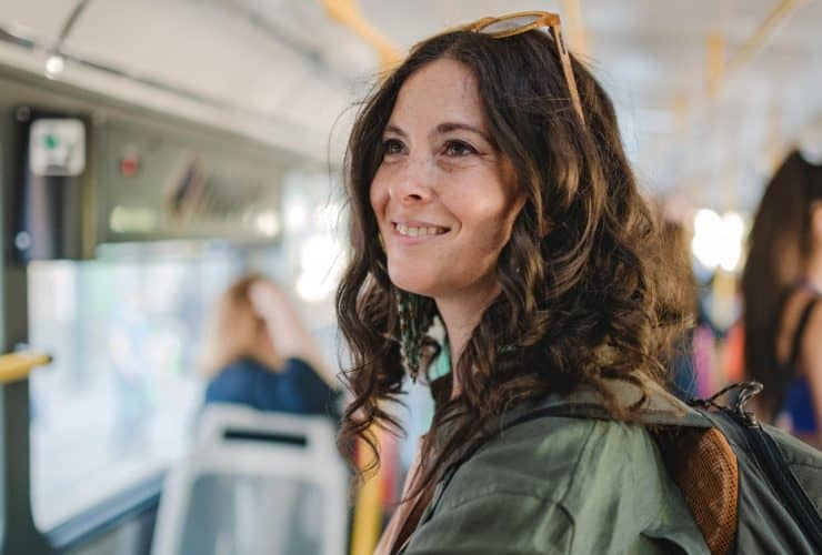 حكايات داخل الأتوبيس.. رحلة طويلة في كسر الجليد و فتح الأحاديث