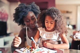 بناء الثقة بالنفس عند الأطفال.. استراتيجيات فعالة ودور الأسرة والمدرسة