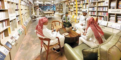 المقاهي الثقافية في السعودية.. منصات للإبداع بروح رؤية 2030