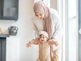 الأم.. صانعة الأجيال وبانية شخصية الطفل