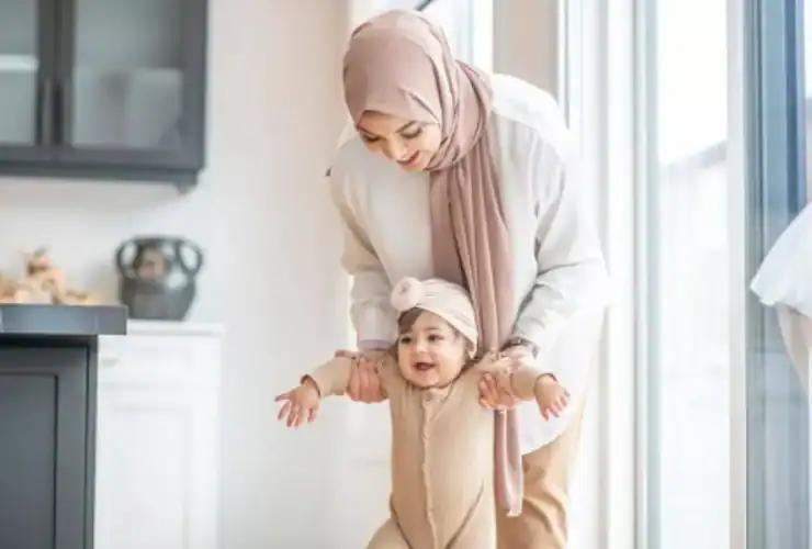 الأم.. صانعة الأجيال وبانية شخصية الطفل