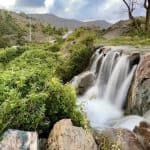 غابة خيرة وشلالاتها الساحرة في منطقة الباحة: لوحة طبيعية تأسر القلوب