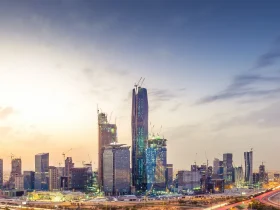 مركز الملك عبد الله المالي.. قلب الرياض النابض بالاقتصاد العالمي