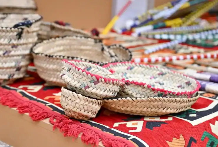 الخوص: حرفة أصيلة من سعف النخيل