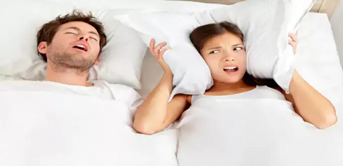 الشخير أثناء النوم: الأسباب والحلول