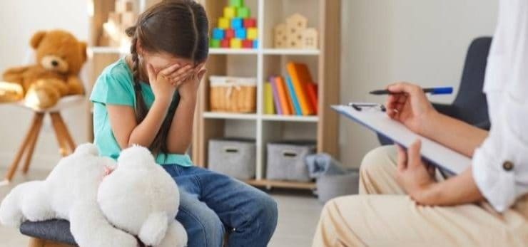 كيف نساعد أبناءنا على تجاوز صدمات الماضي وبناء مستقبل مشرق؟