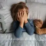 طفلك يسهر.. لا تستهيني بالنتائج