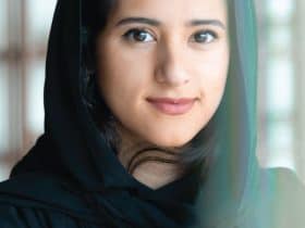 عهد العمودي.. فنانة سعودية تعيد صياغة التاريخ والهوية بلمسة معاصرة