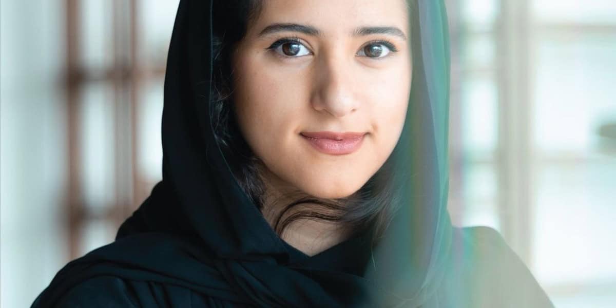 عهد العمودي.. فنانة سعودية تعيد صياغة التاريخ والهوية بلمسة معاصرة