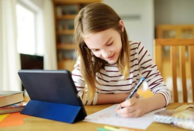 التكنولوجيا في خدمة الطلاب.. تطبيقات ذكية تعين على الدراسة والتنظيم