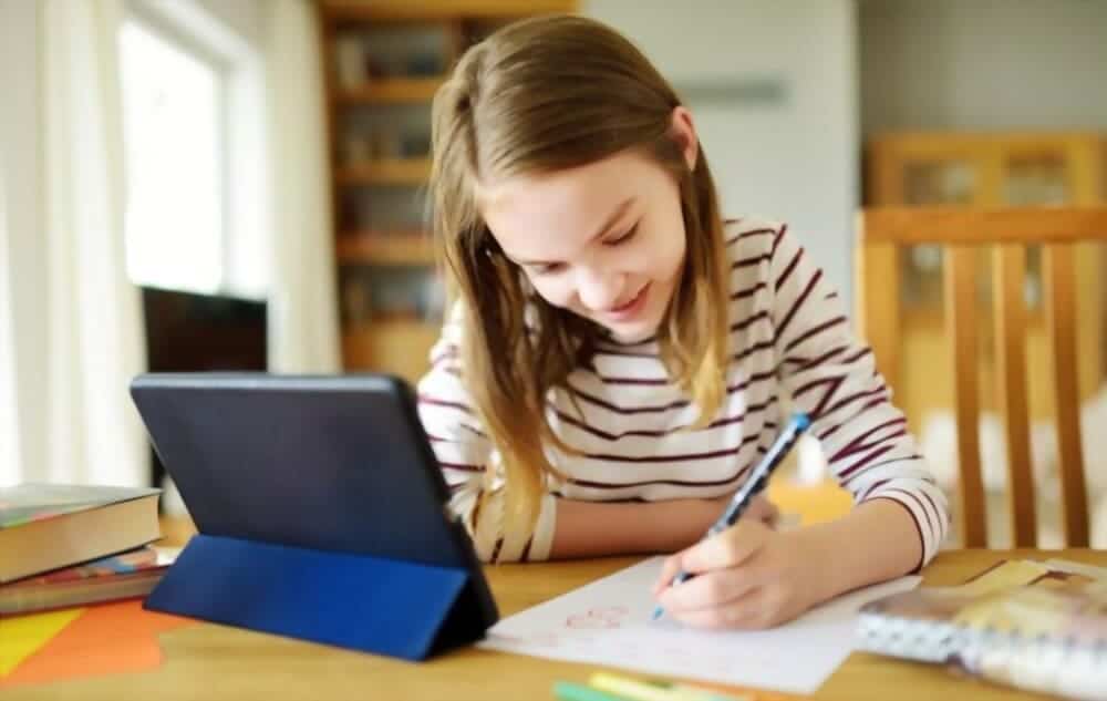 التكنولوجيا في خدمة الطلاب.. تطبيقات ذكية تعين على الدراسة والتنظيم