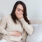 الغثيان والقيء عند النساء.. أسباب شائعة وعوامل محتملة
