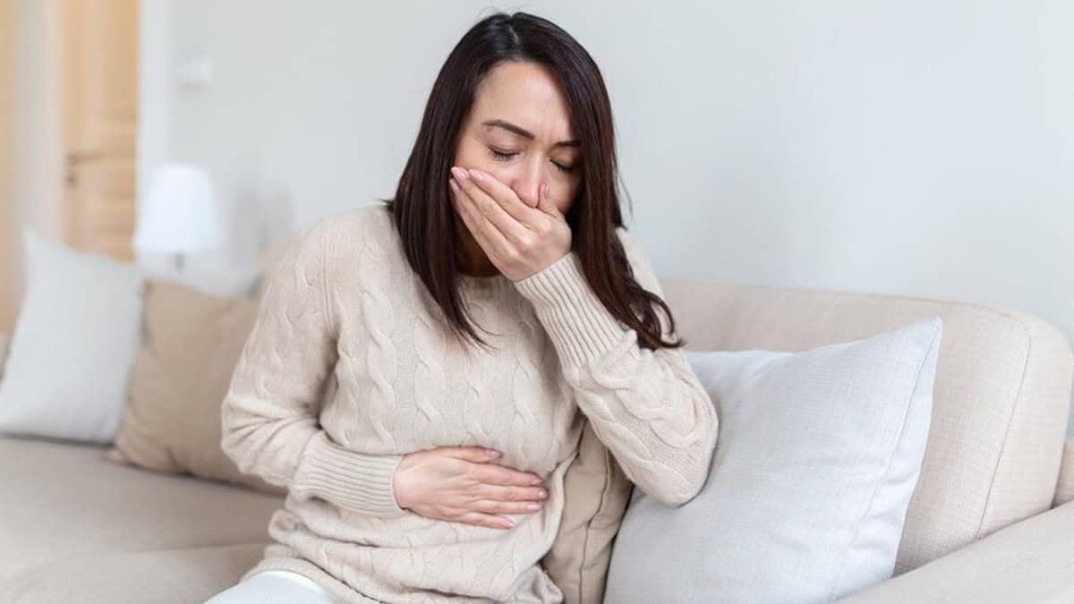 الغثيان والقيء عند النساء.. أسباب شائعة وعوامل محتملة