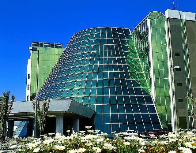 فندق قصر أبها.. إقامة فاخرة وإطلالة ساحرة في قلب عسير