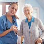 قرار الرعاية.. مقارنة بين الرعاية المنزلية ودور رعاية المسنين لكبار السن